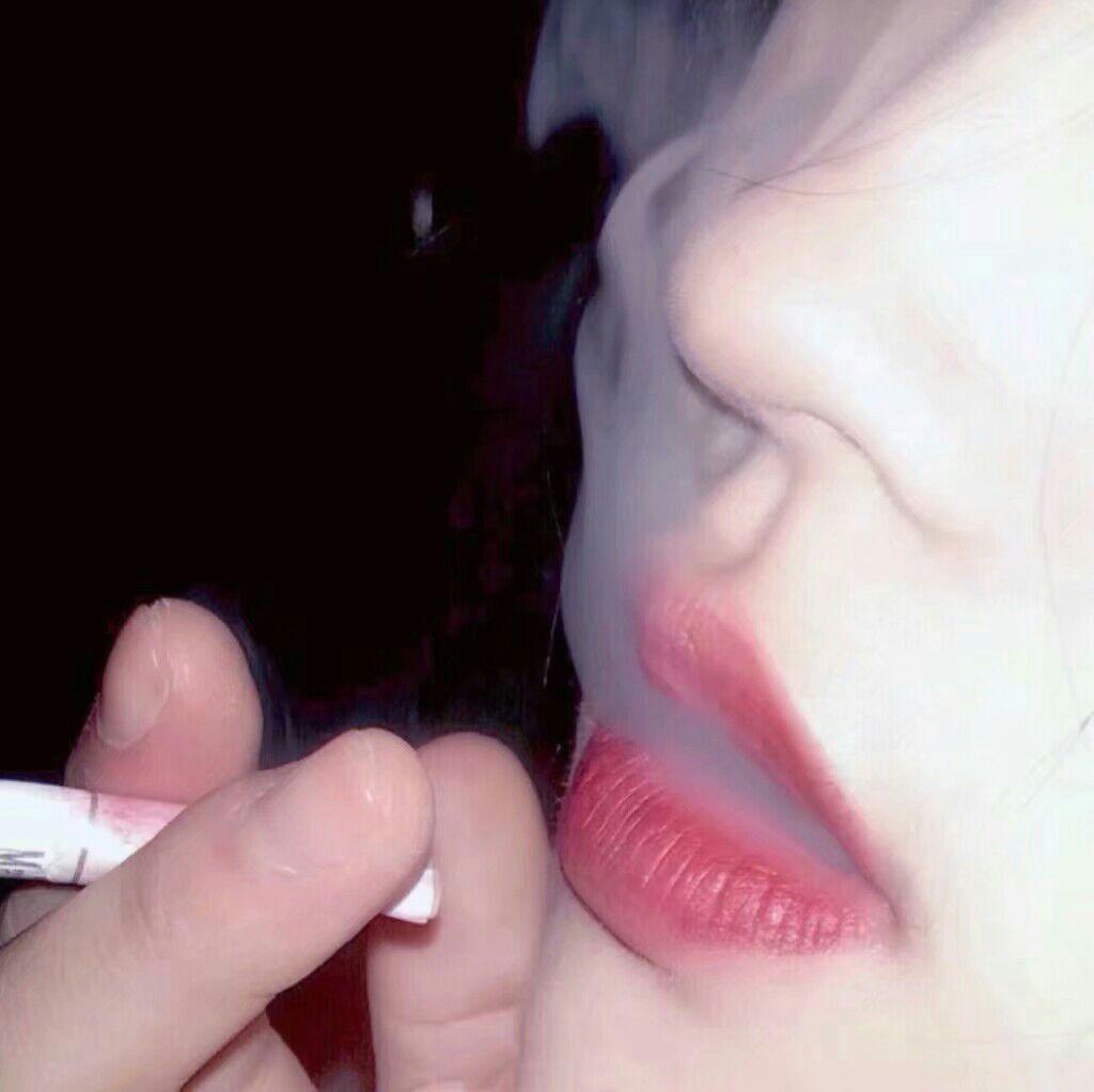 有没有假笑男孩的头像呀