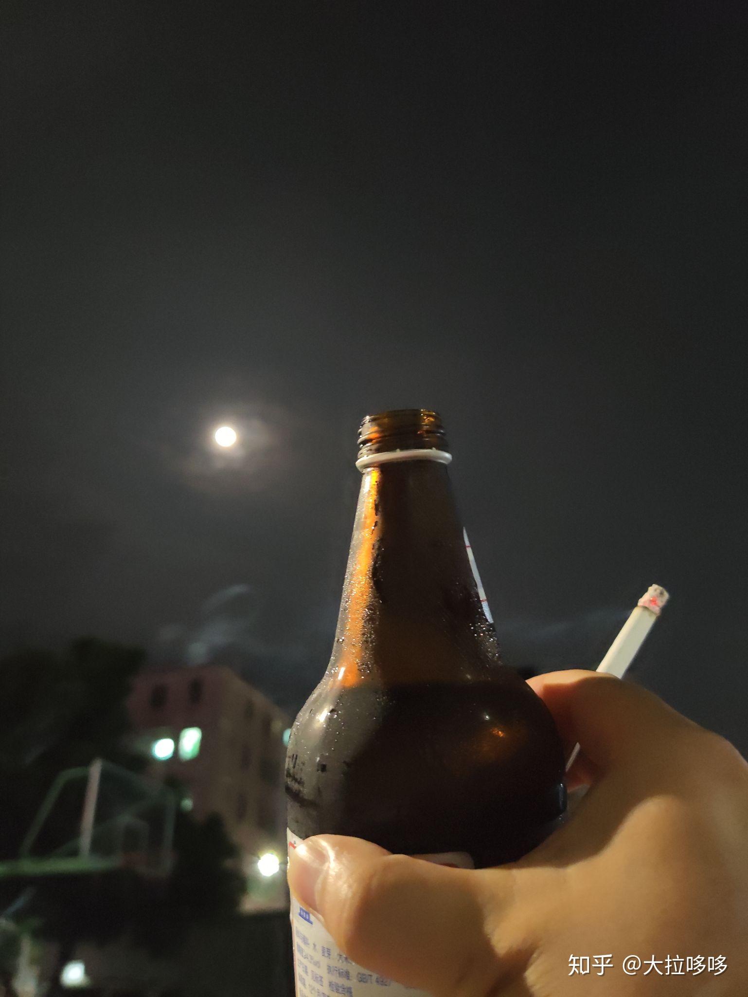 一杯酒一根烟图片图片