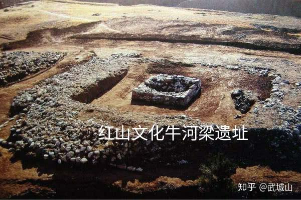 6000年前在辽河上游牛河梁地区,修建了宏大的祭坛,女神庙,贵族墓葬