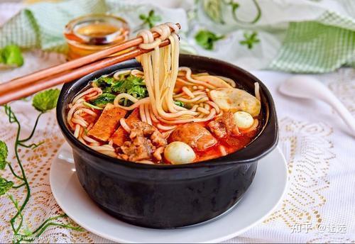 贵州特色美食,砂锅粉驱寒暖胃,风味独特的一道美食