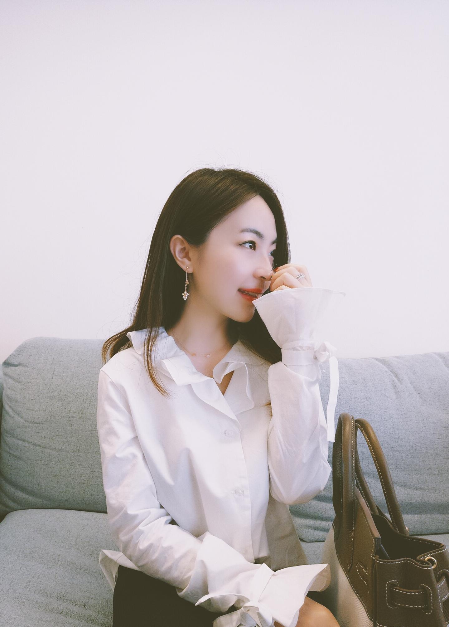 白衬衫搭什么基础配饰 v2-d11a77a1334dc1954d2da7177f953515_1440w.jpg?source=172ae18b