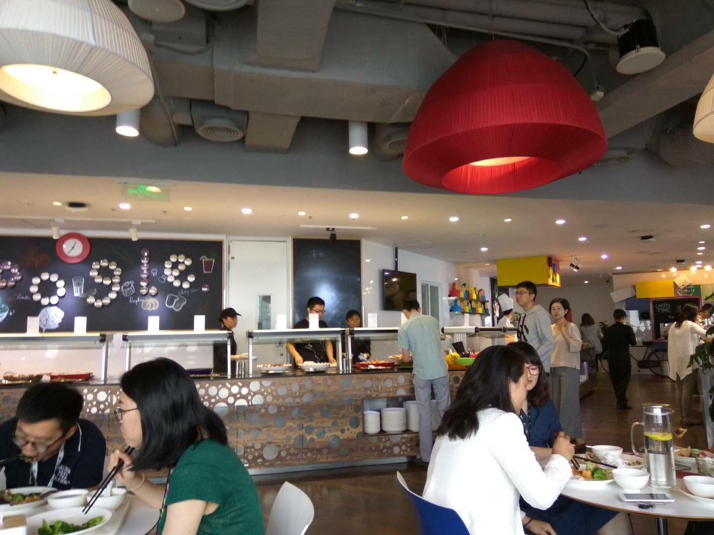 反正谷歌现在也没hc,不如找我内推巨硬,先来试试浦西最佳员工餐厅吧!