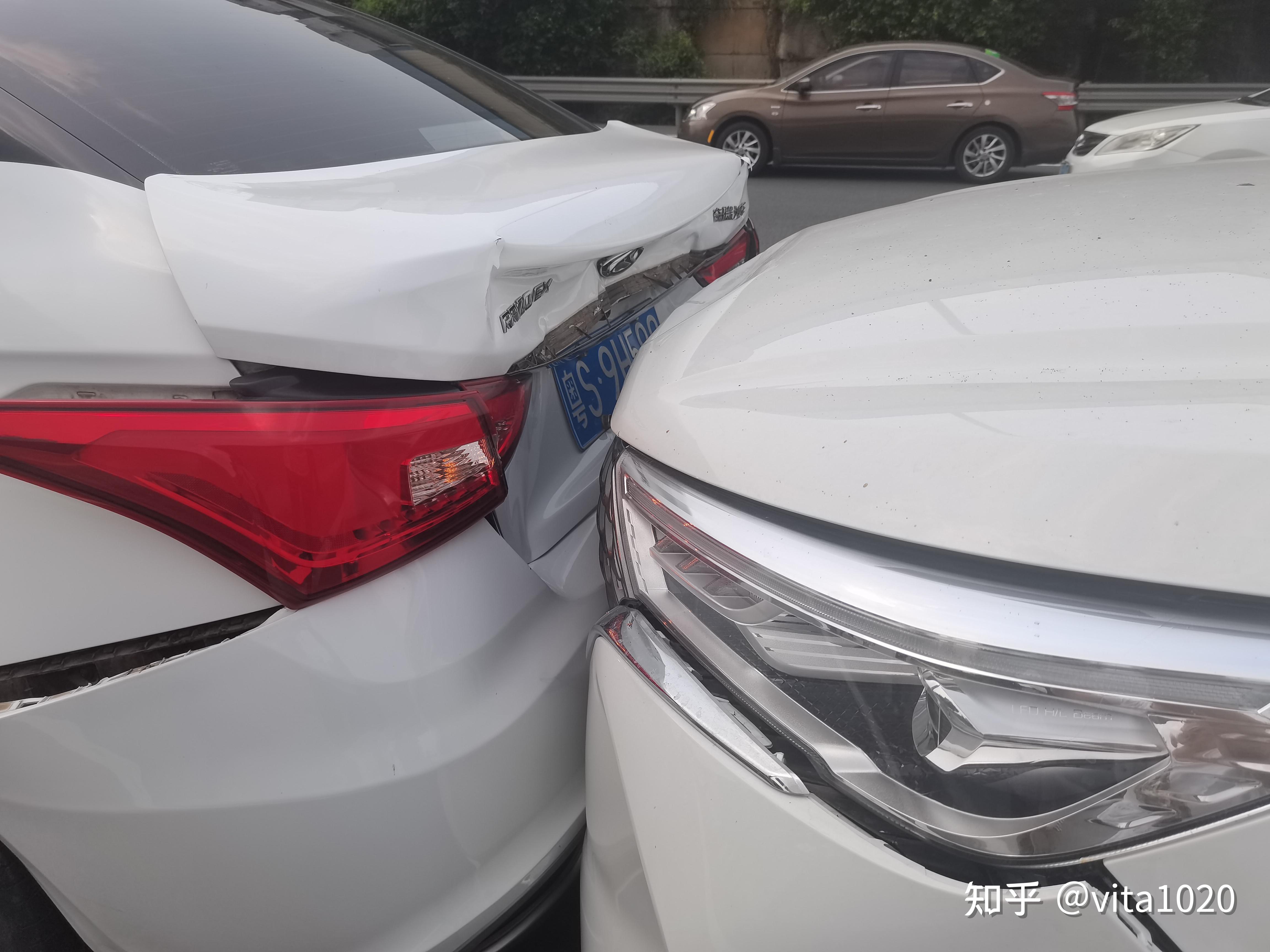 高速追尾的情况国庆计划带父母自驾去阳江,在携程上租了一辆哈弗m6