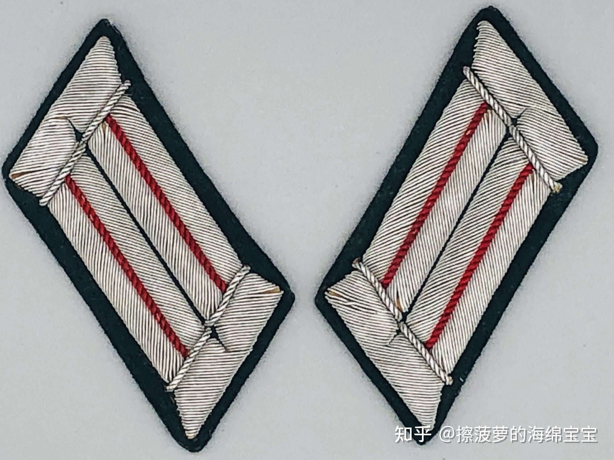 这个军官领章看着像简化版,和原版军官领章有点像但又不一样,中间兵种