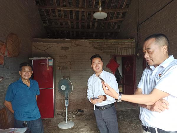 中华龚氏网总编辑龚国林再赴遂宁市新桥村开展公益活动