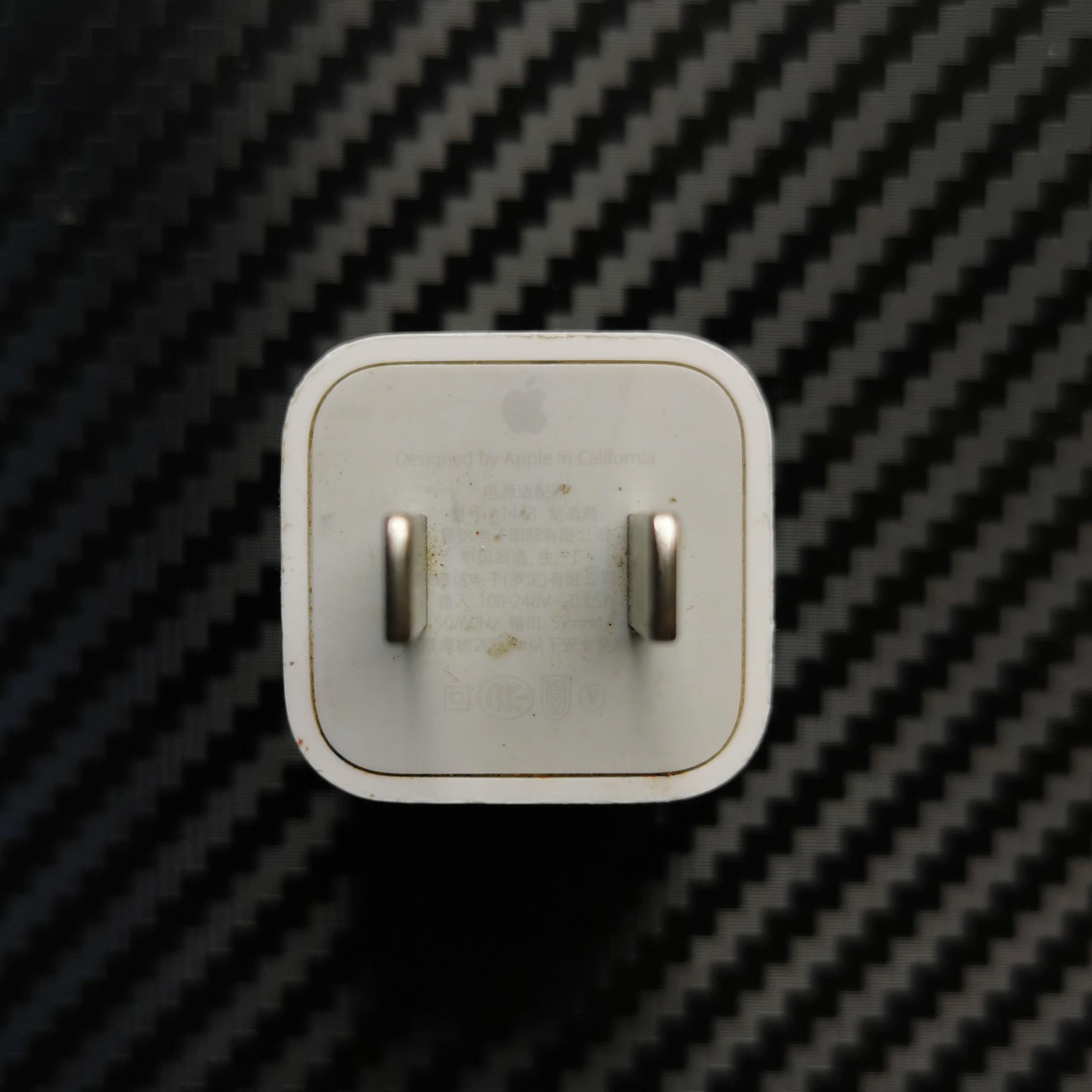 iphone11pro充电器插头上的小字大家看的清楚吗