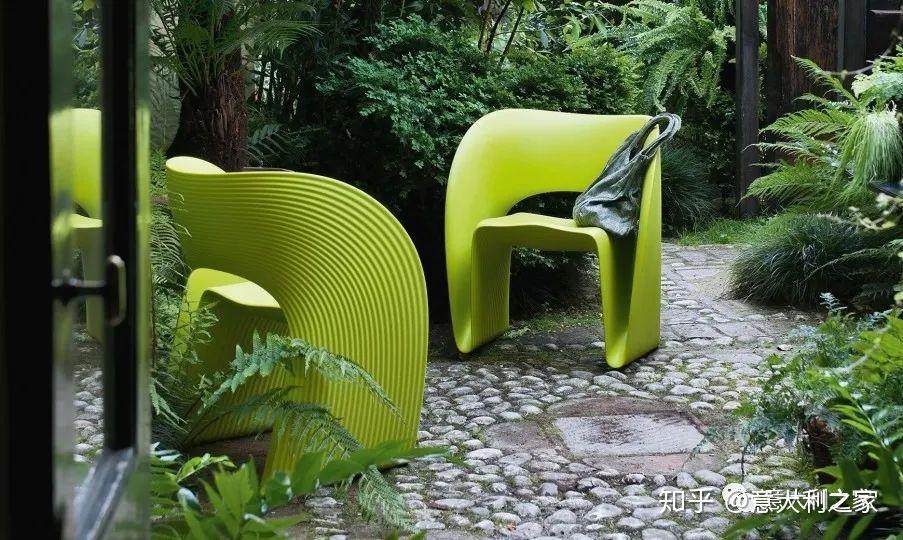 高级灰绿色这样的配色方案只有天才想得到