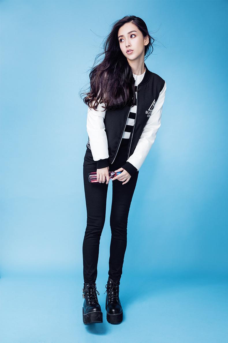 杨颖(angelababy)明星同款黑色字母印花套头卫衣 黑色打底裙裤 运动鞋