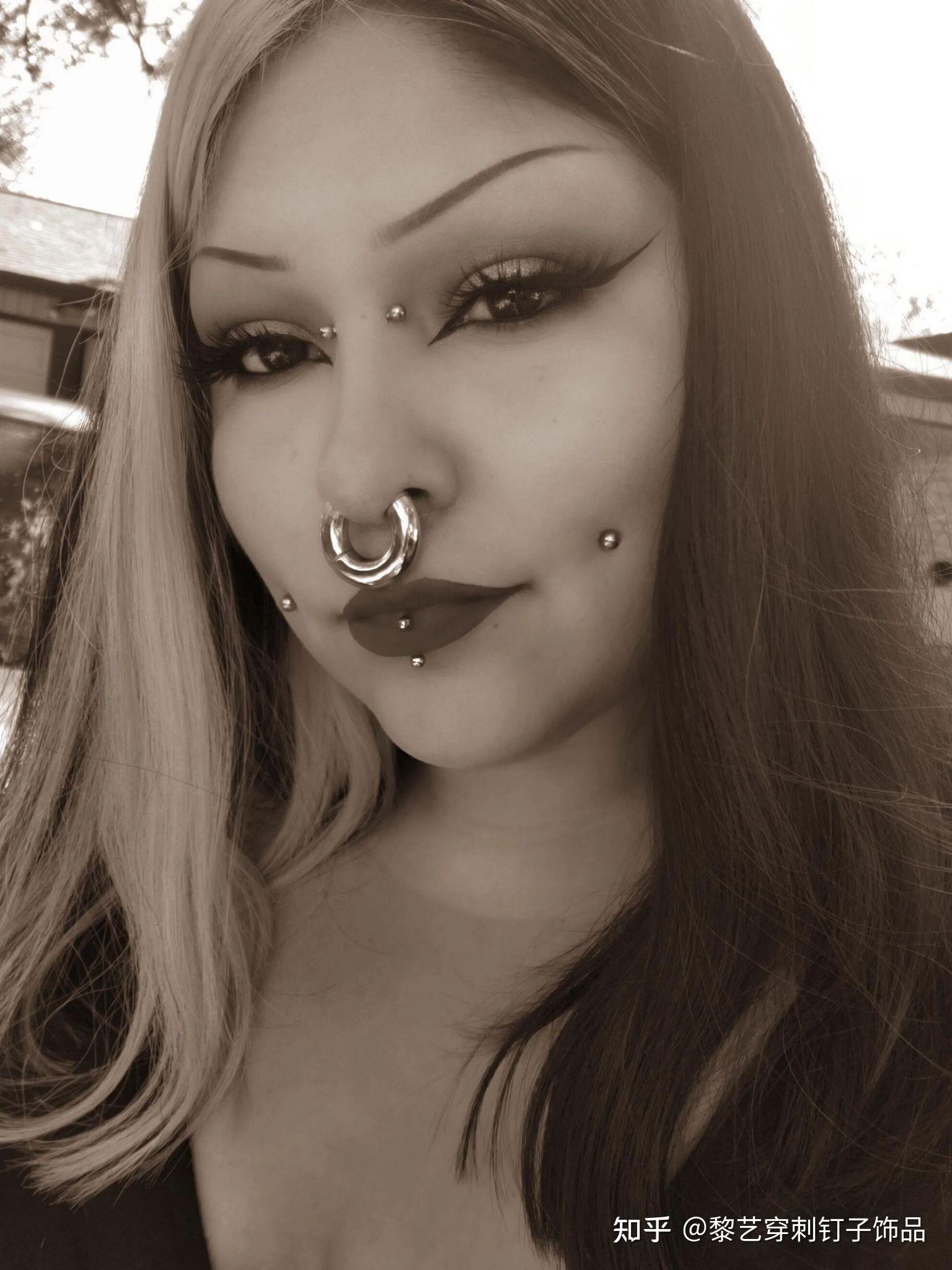 鼻钉是怎么扩的