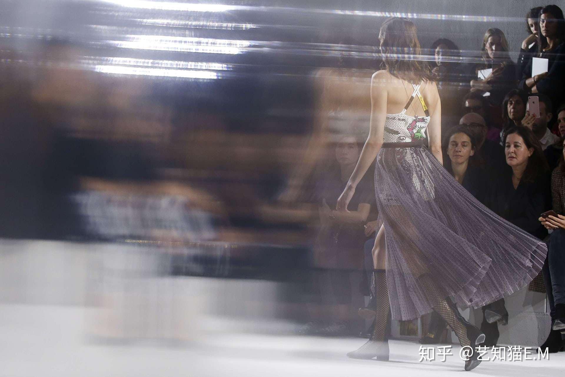 在疯狂的时代，我们把疯狂的艺术穿上了身 知乎