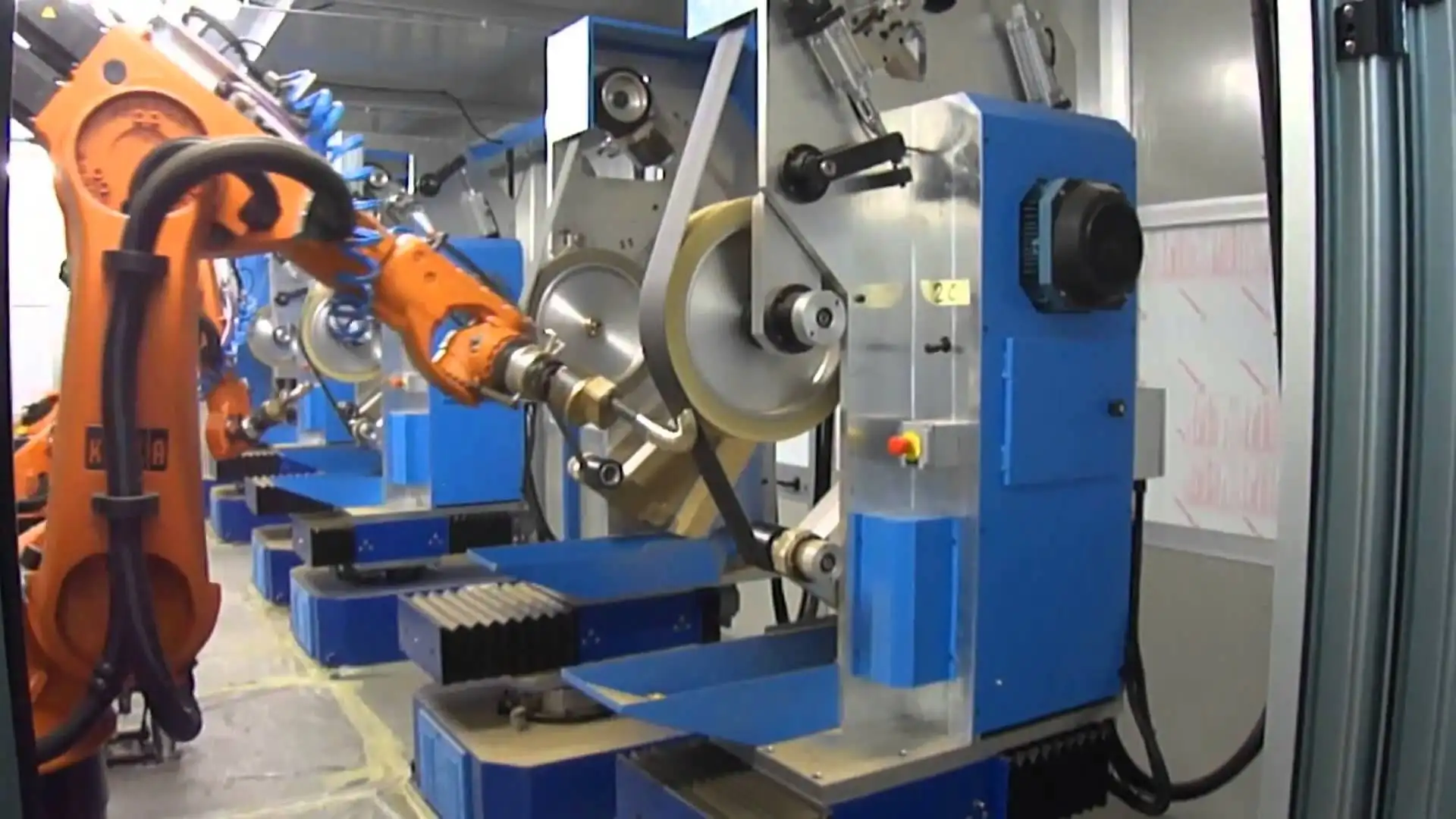 机器人打磨生产线设备图片