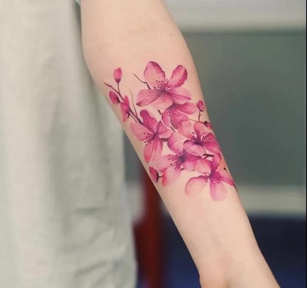 樱花纹身丨你们看武汉的樱花开了
