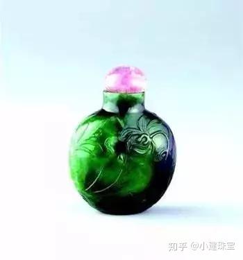 鼻煙壺(翡翠と化石) 这件翡翠鼻烟壶来头不小，专家估价竟达6000万元- 知乎