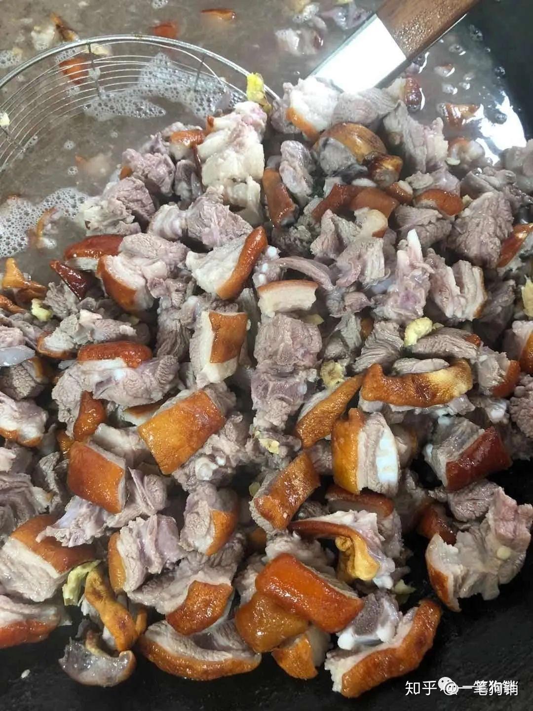 一笔狗销简单做出地道的玉林干锅脆皮狗肉