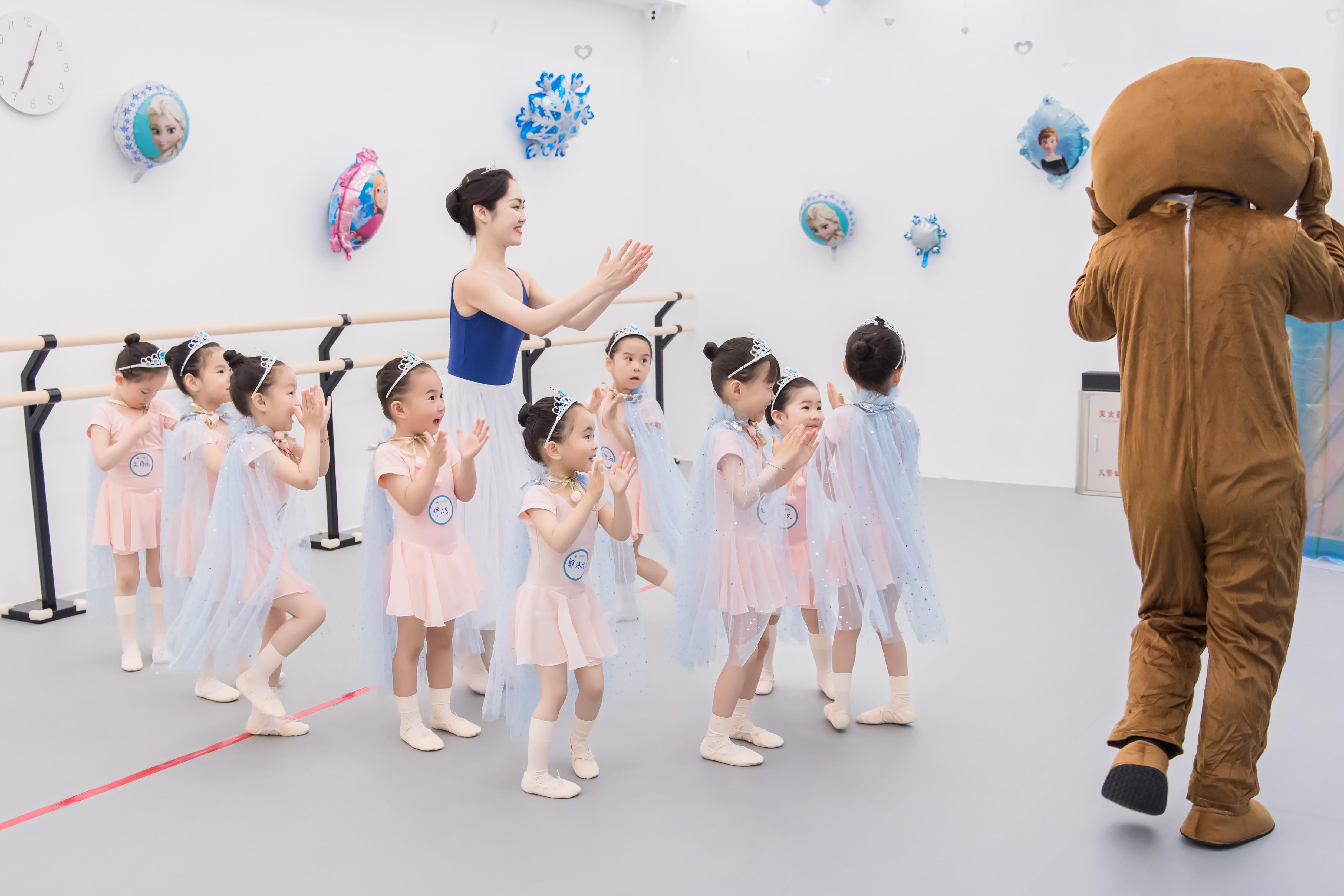 北京05后在哪学芭蕾天鹅湖畔和别的少儿芭蕾舞蹈学校到底有什么区别