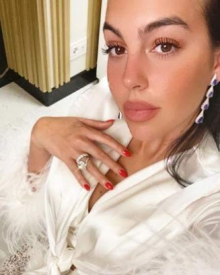 c罗妻子乔治娜秀总价4300万珠宝尽显幸福与快乐的美好状态