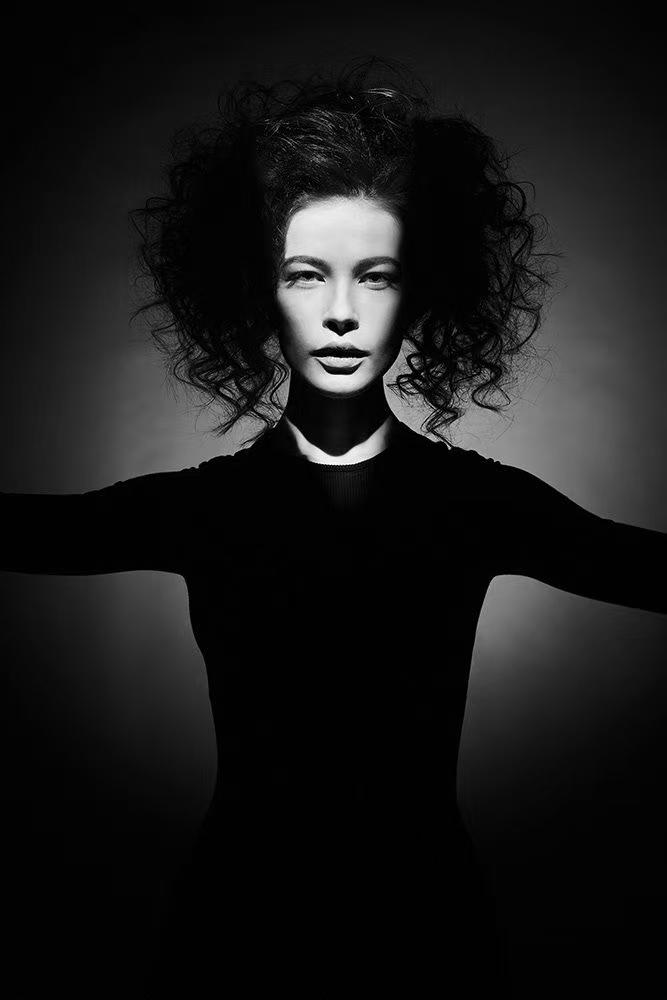 黑白人像如何拍出女王气场