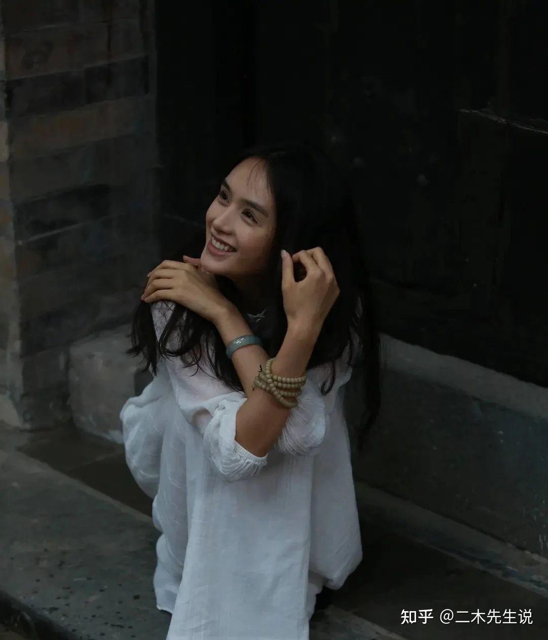 饶敏莉17岁已是当红女星27岁把丈夫捧成双料影帝退圈教书