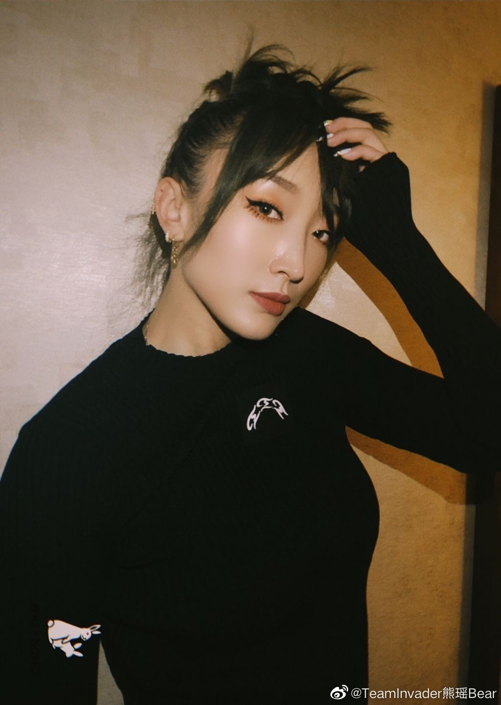 熊瑶八马的李俏俏,我记不清具体长什么样了,但我能知道熊瑶跟她长得挺