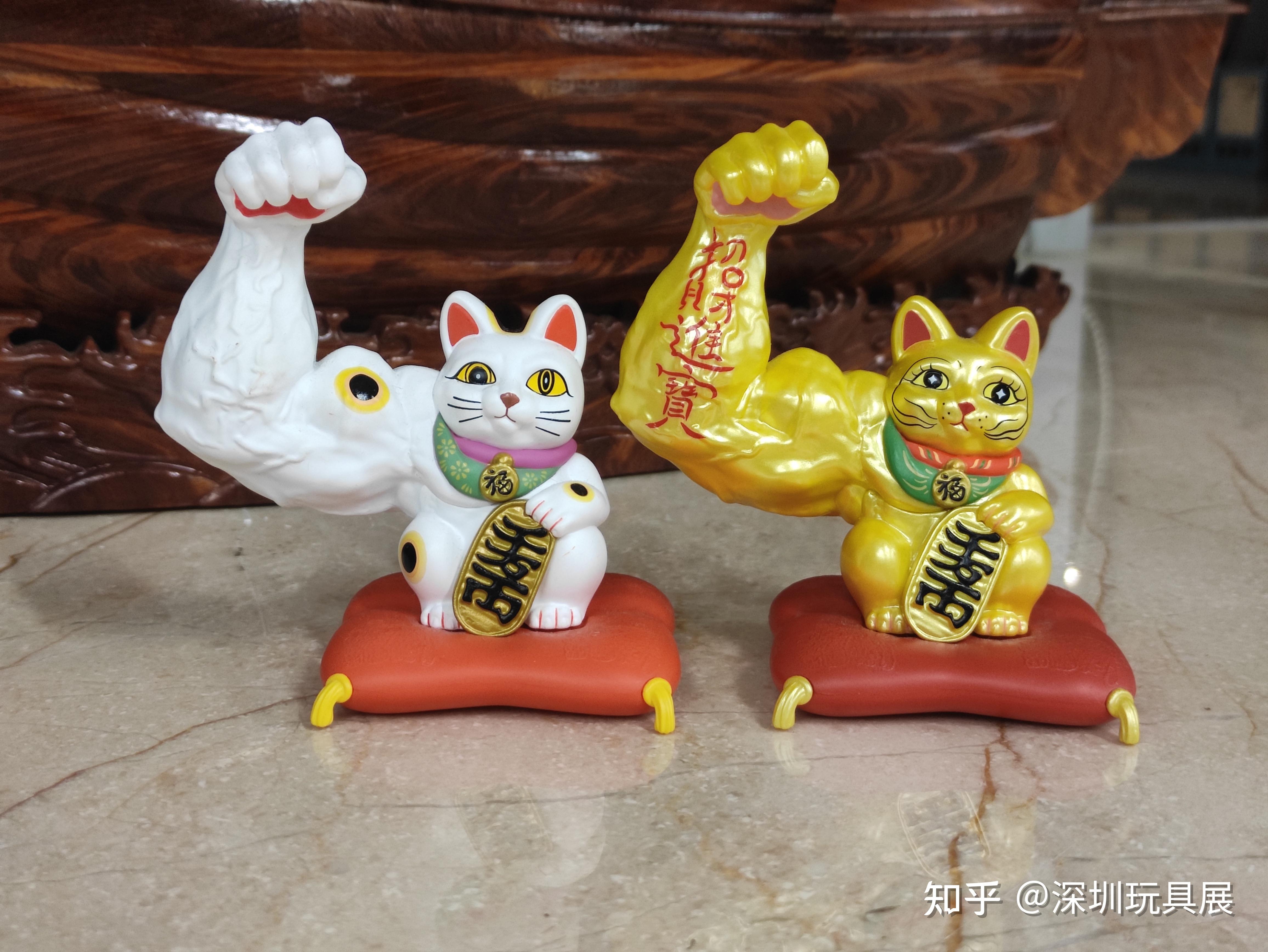 "丑"系:大力招财猫