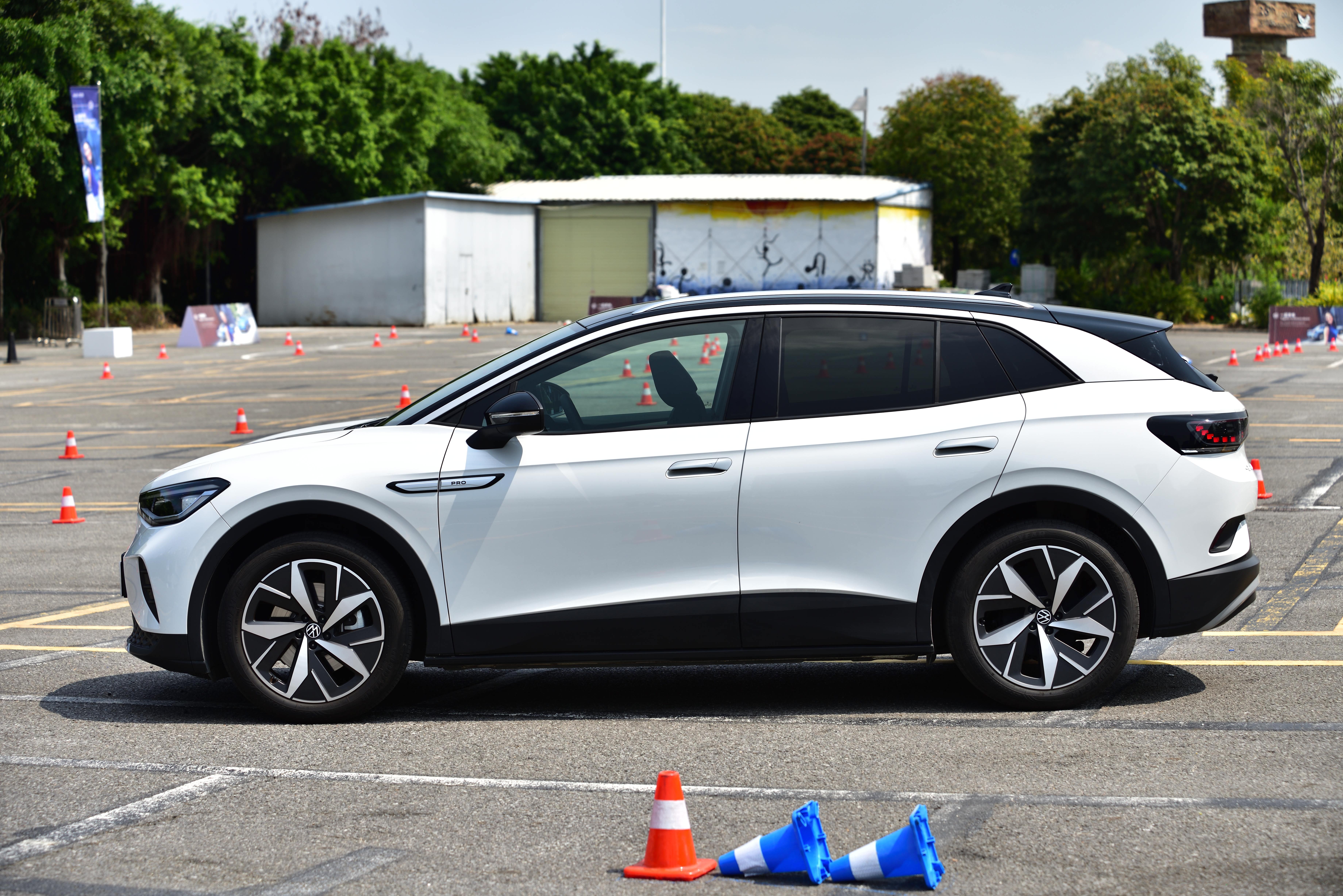 加入电动战局不到20万一汽大众id4crozz上市