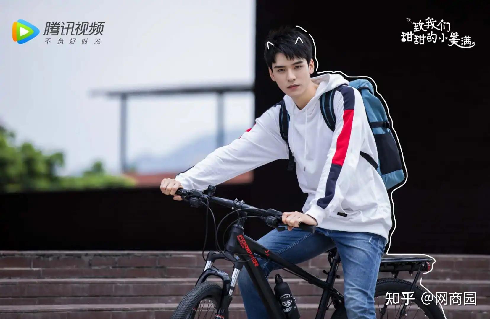 龚俊超强打工仔兼人间百灵鸟私服穿搭也是绝绝子