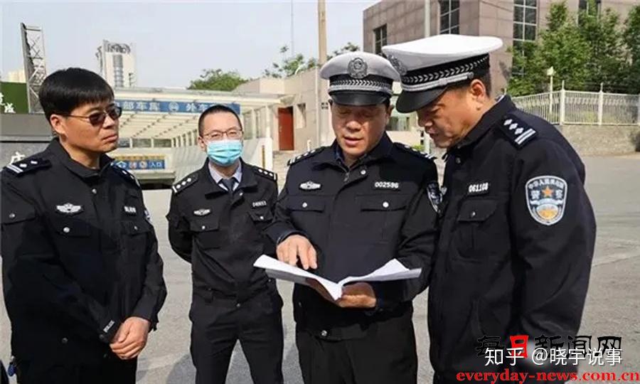 陕西咸阳交警支队副支队长李朝阳一行在渭城大队督导检查工作