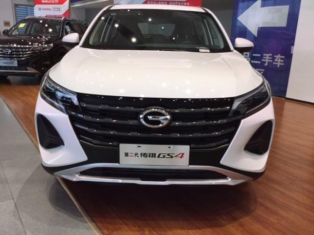 广汽传祺gs4到店实拍898万起配卧式led光源轴距2680毫米