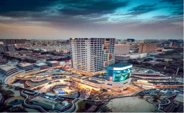 瀚海海尚mall外广场广告投放价格郑州灯箱媒体广告折扣