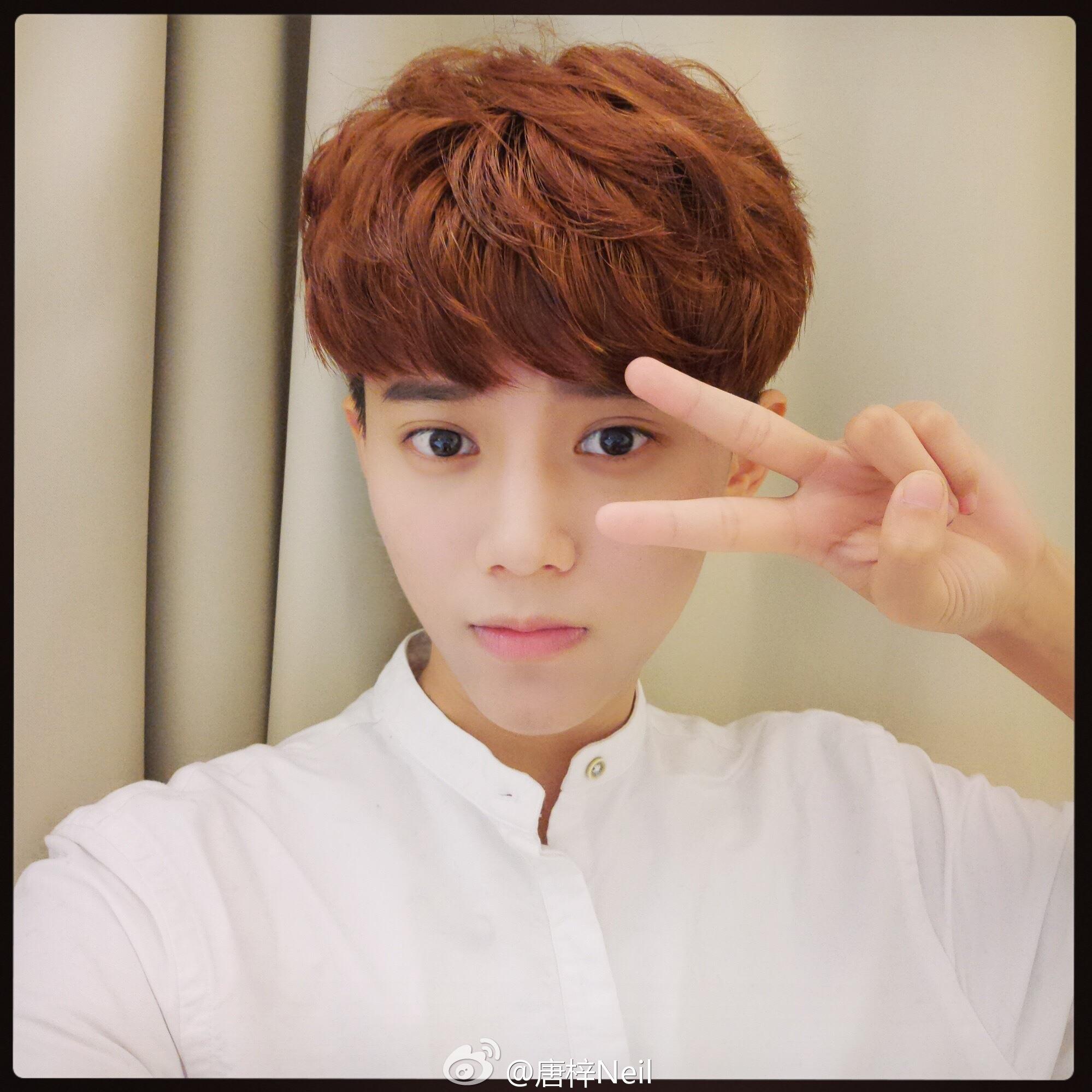 如果说女网红的标配是肤白大眼锥子脸那么男网红呢