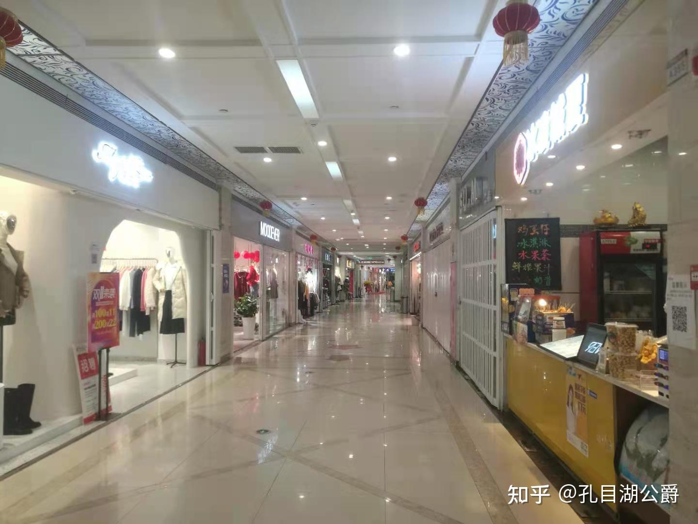 如果遇到下雨,就可以到胜利路步行街地下商城逛逛,冬暖夏凉,温度那是