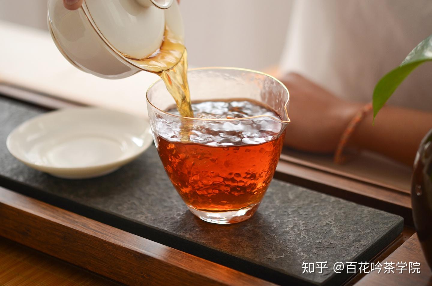 紅茶茶湯發酸是什麼原因茶藝師教你正確的滇紅茶沖泡方法