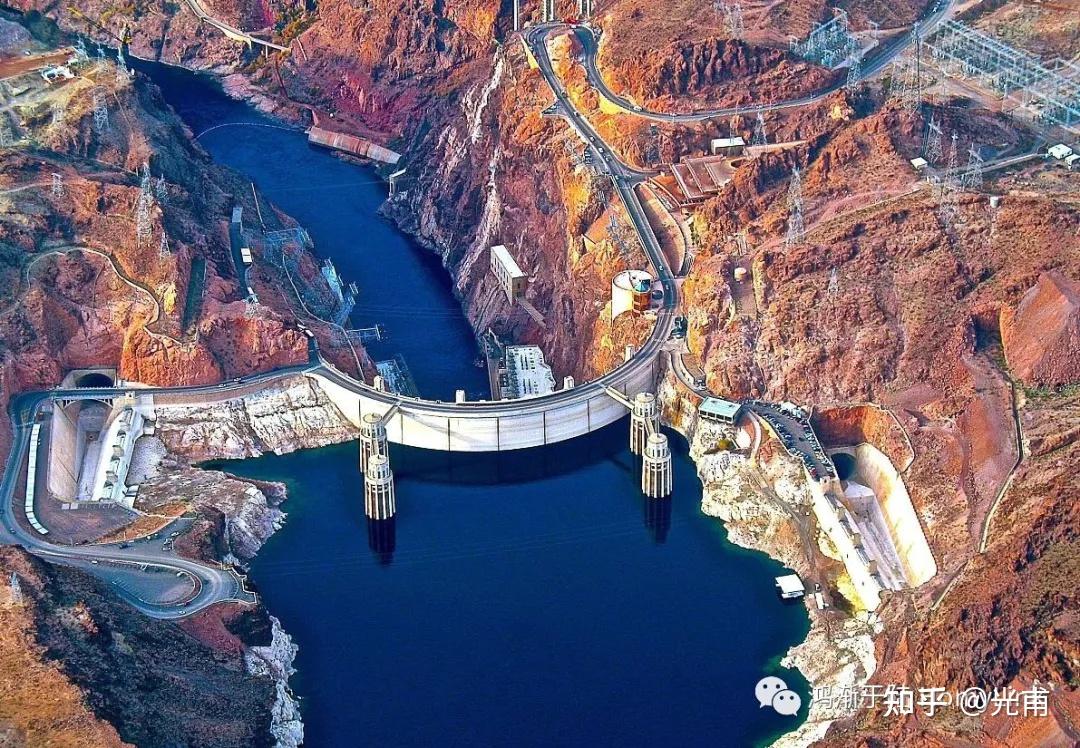 美国10万工人大罢工