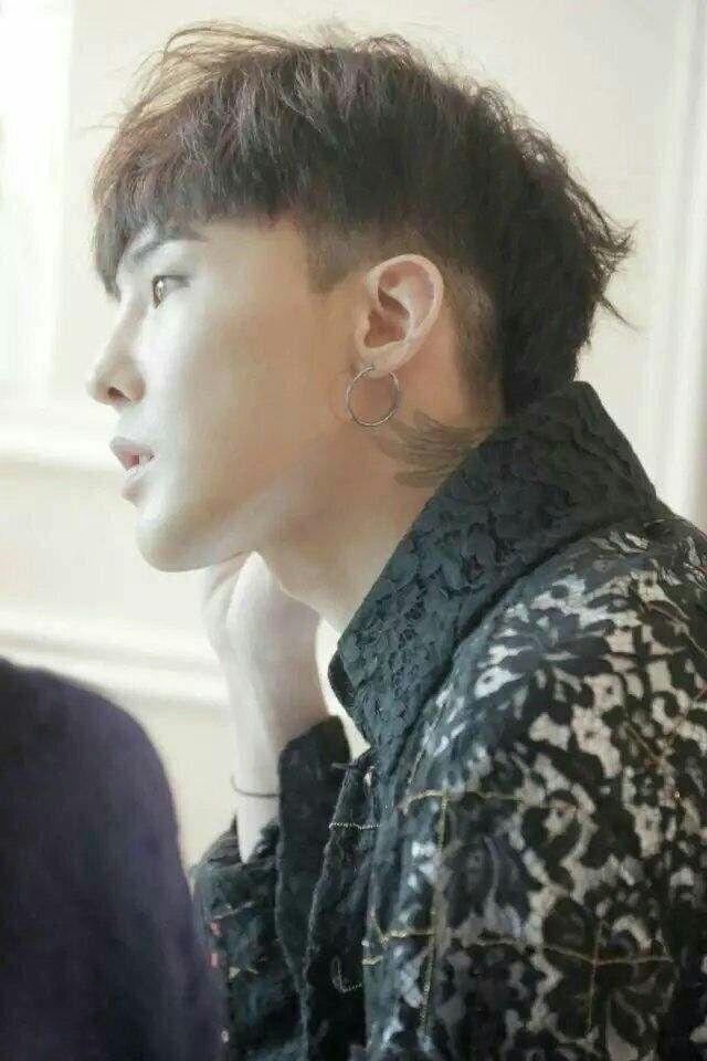 在你眼中,东亚男人长相的巅峰是谁?