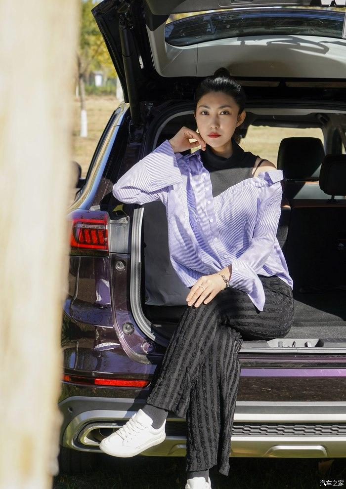 共享美好时光媳妇来当车模记录下与瑞虎8plus的甜蜜瞬间