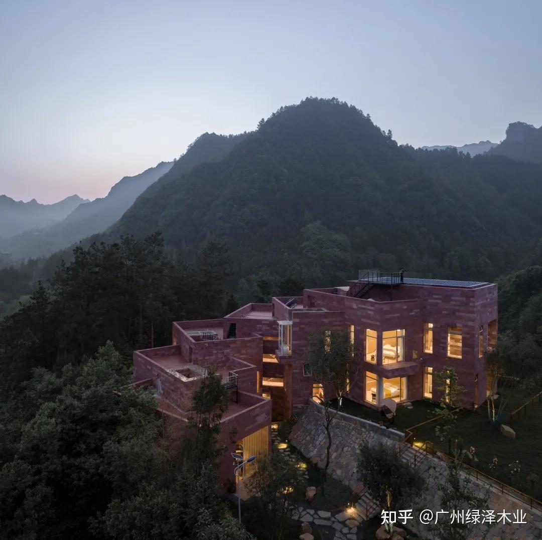 該民宿位於湖北宜昌的一個小山村.