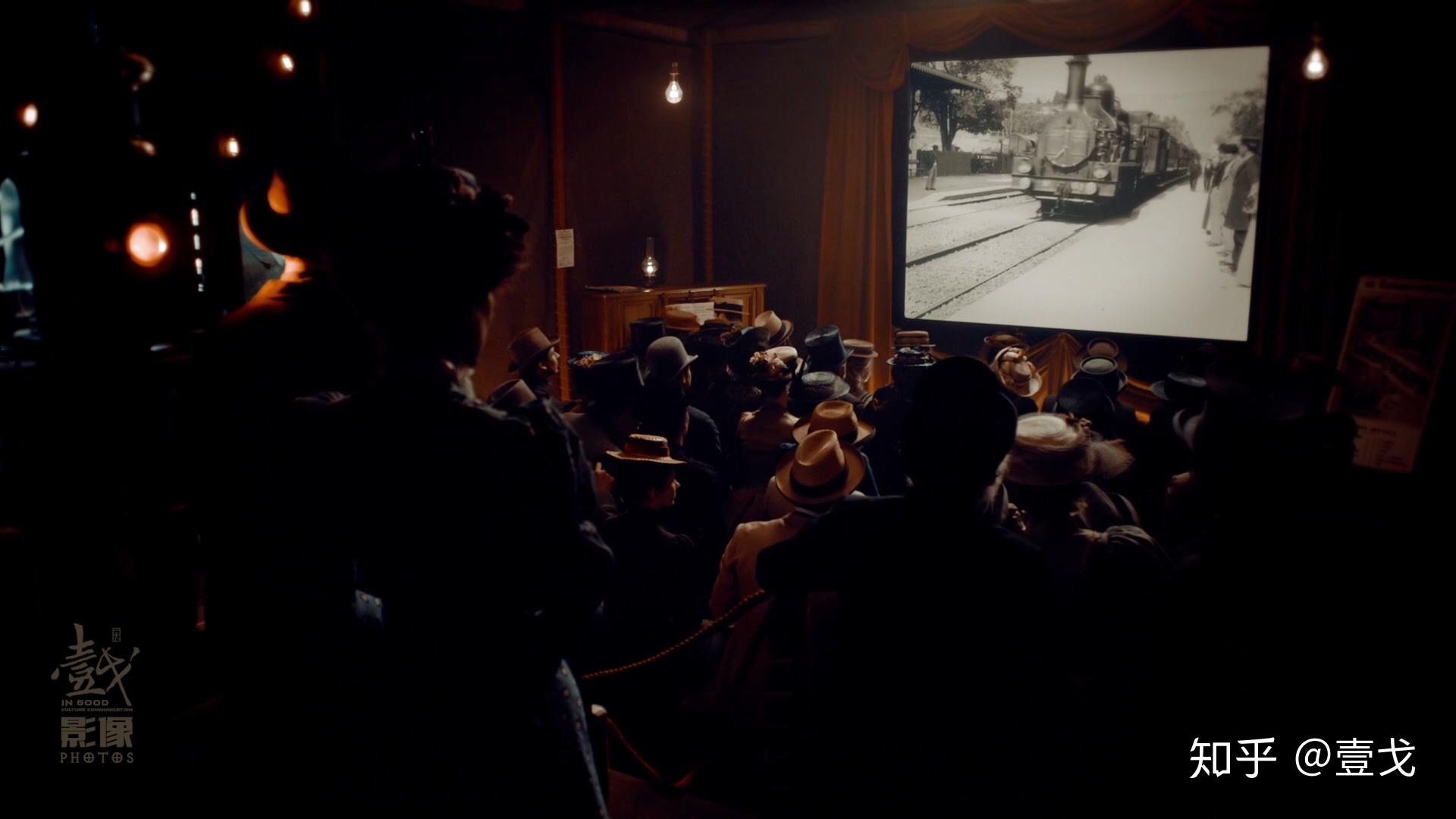 现在公认的电影诞生日,是1895年12月28日,在法国巴黎的一家咖啡馆的