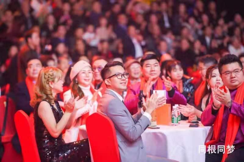 海外华人过春节联欢晚会 v2-d42a366f064bf491568f0ac3fec72aa4_1440w.jpg?source=172ae18b