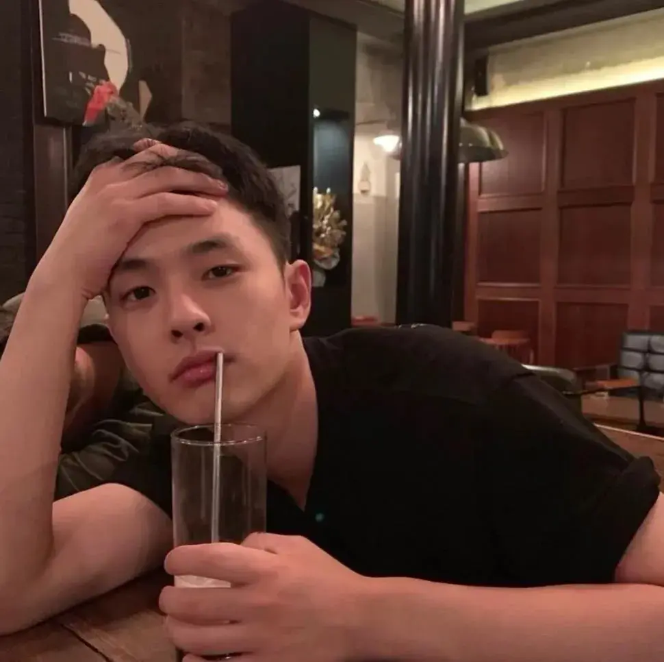 有没有意境文艺简约男生用的头像