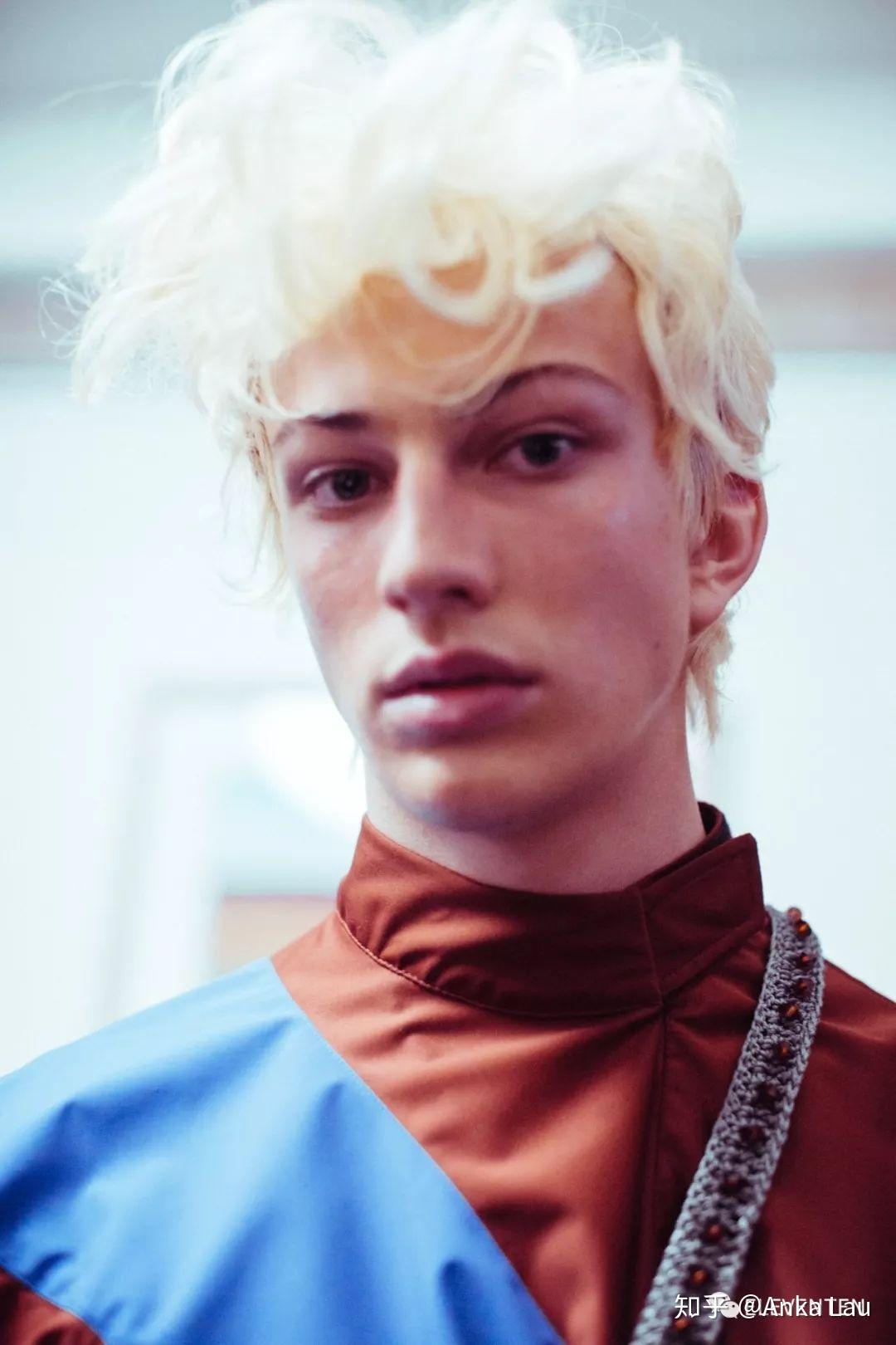 圣马丁设计师kiko kostadinov,入围2019lvmh青年设计大奖半决赛的他