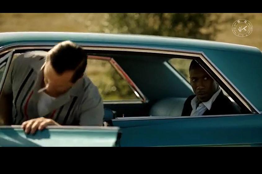 电影《绿皮书》中,托尼和唐一前一后的坐在没有b柱的凯迪拉克de ville