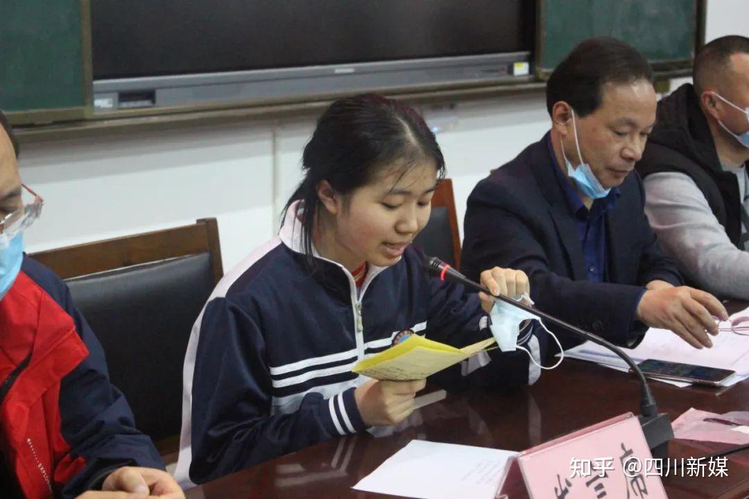 巴中市第二中学举行高中毕业班冲刺动员暨表彰激励大会