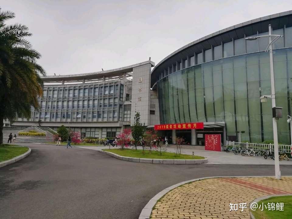 厦门理工学院的图书馆或教室环境如何是否适合上自习