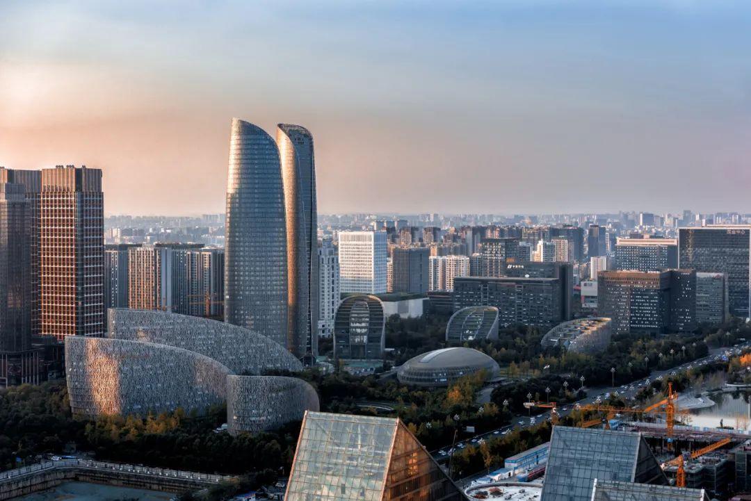 发挥枢纽节点优势构建高效的现代流通体系范锐平主持召开