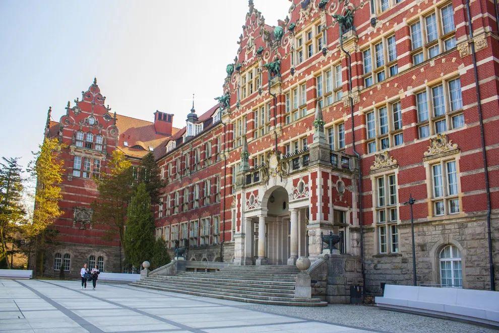 波兰最好的大学是哪个?他们竞争很激烈