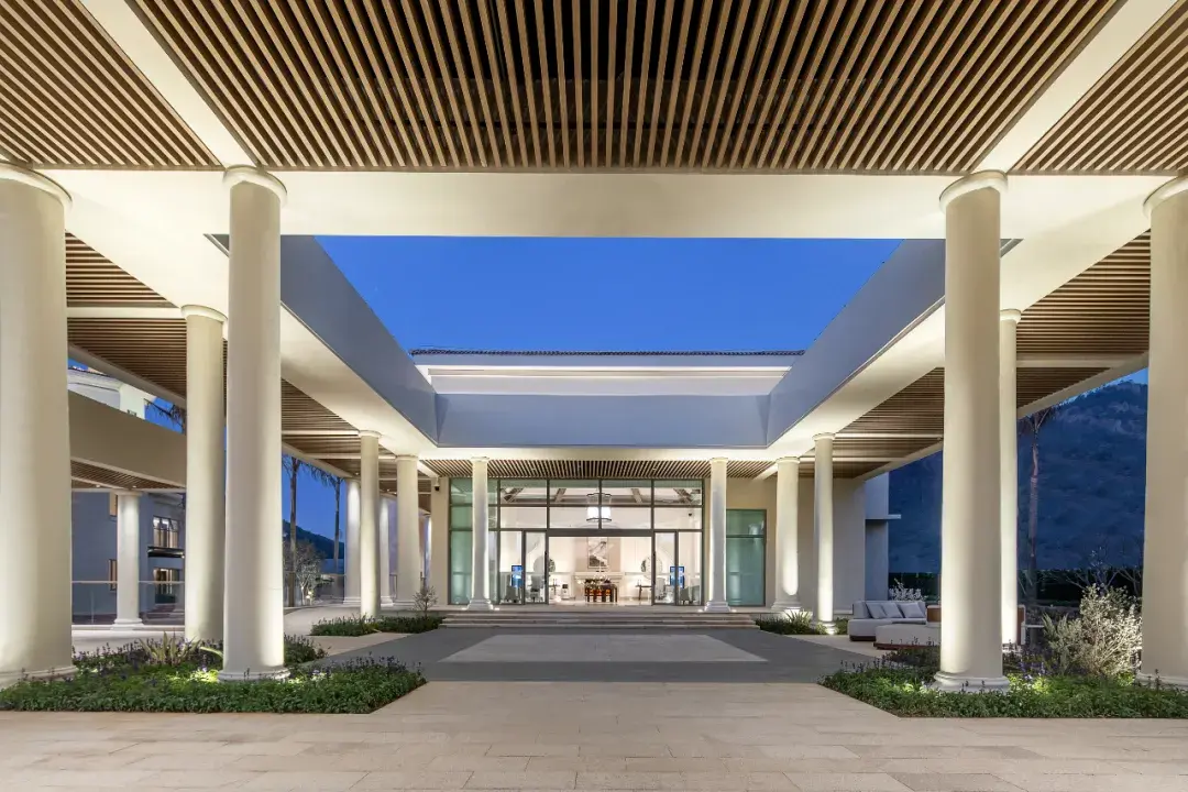 野奢结合复返自然河源春沐源小镇棕榈树酒店