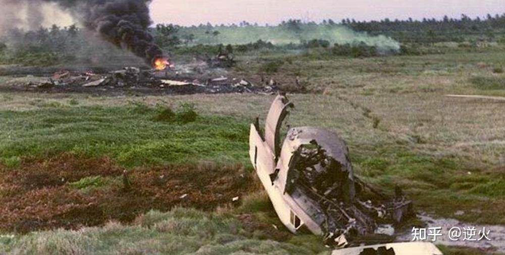 多名越南兒童死傷飛機艙門高空爆裂美國越戰的慘痛空難