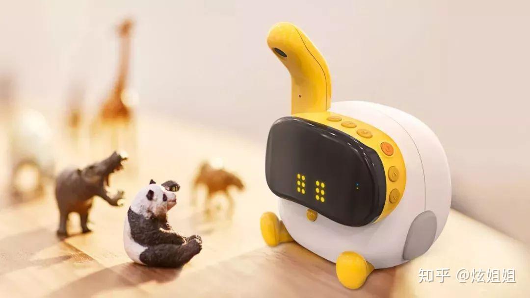 luka baby:突出的潜望镜和点阵屏设计,专属 ip 内容,售价 599 元