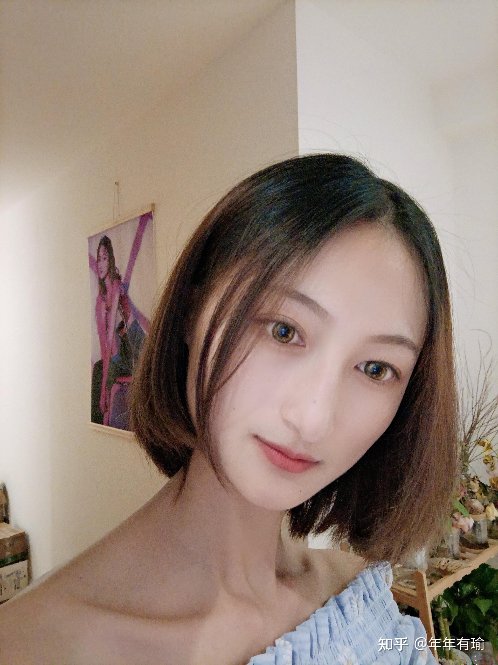 为什么网上看到的短发的女生图片都那么好看而现实生活中见到的女生