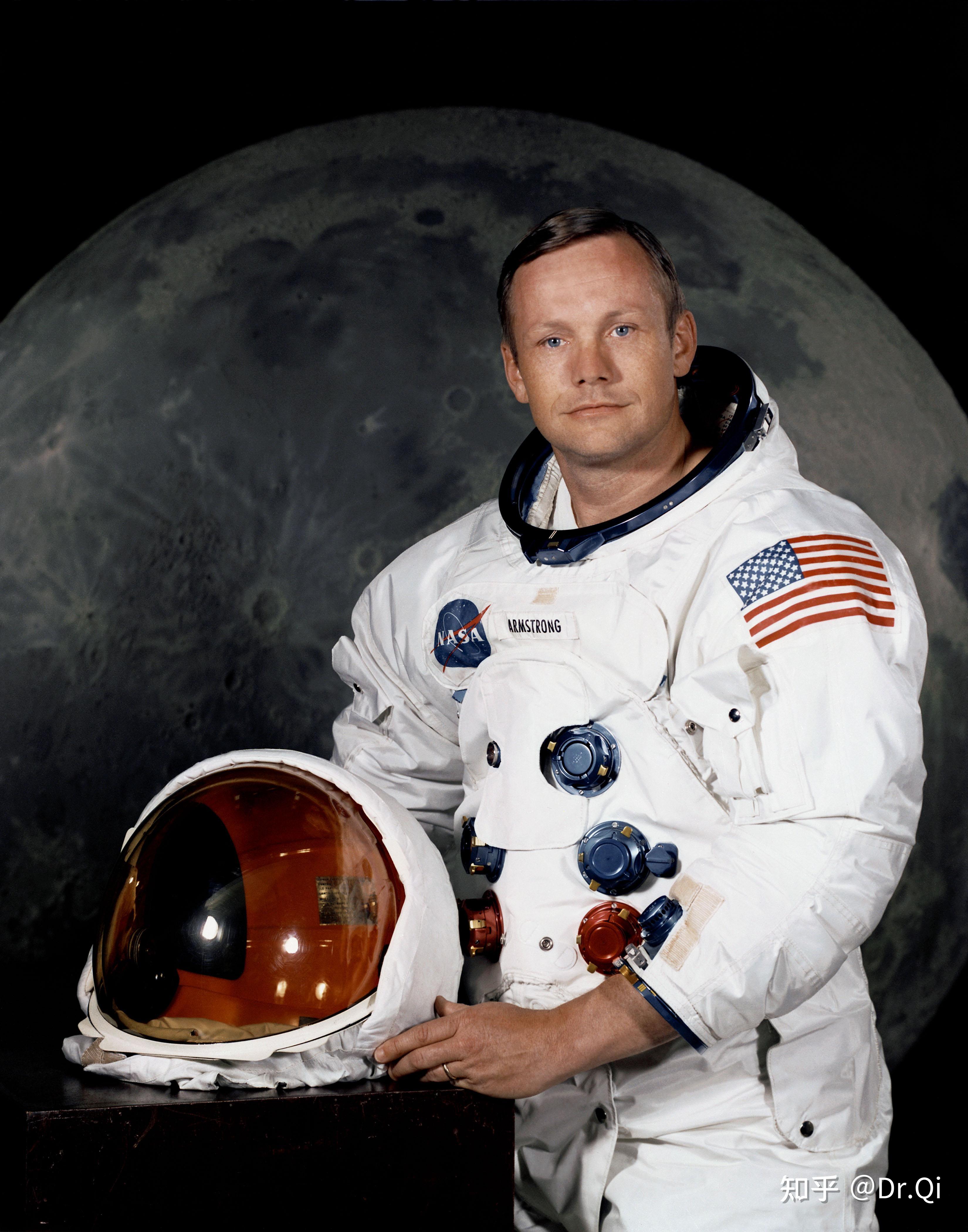 于莫斯科时间凌晨3点35分,乘联盟1号宇宙飞船,从拜科努尔航天发射场